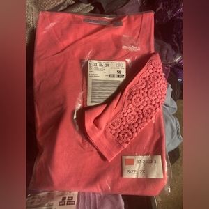 Roaman's top log sleeved